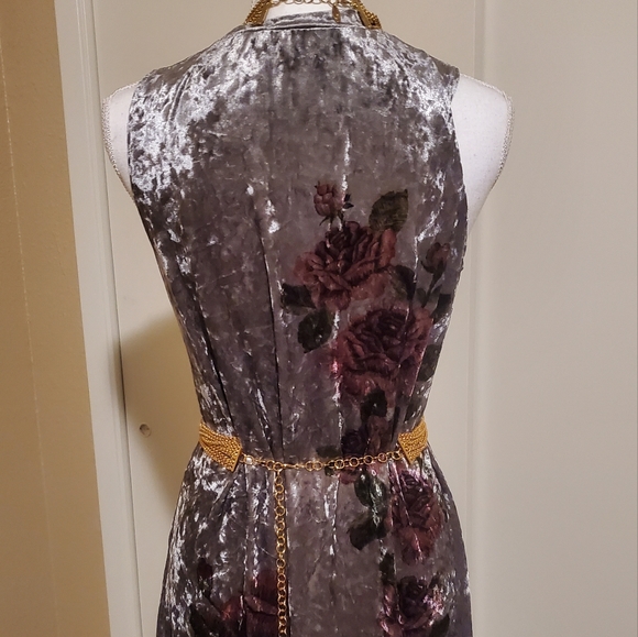 Beautiful Velvet Velour Sleeveless Top, Size M, Soft, luxurious fabric - Picture 6 of 7